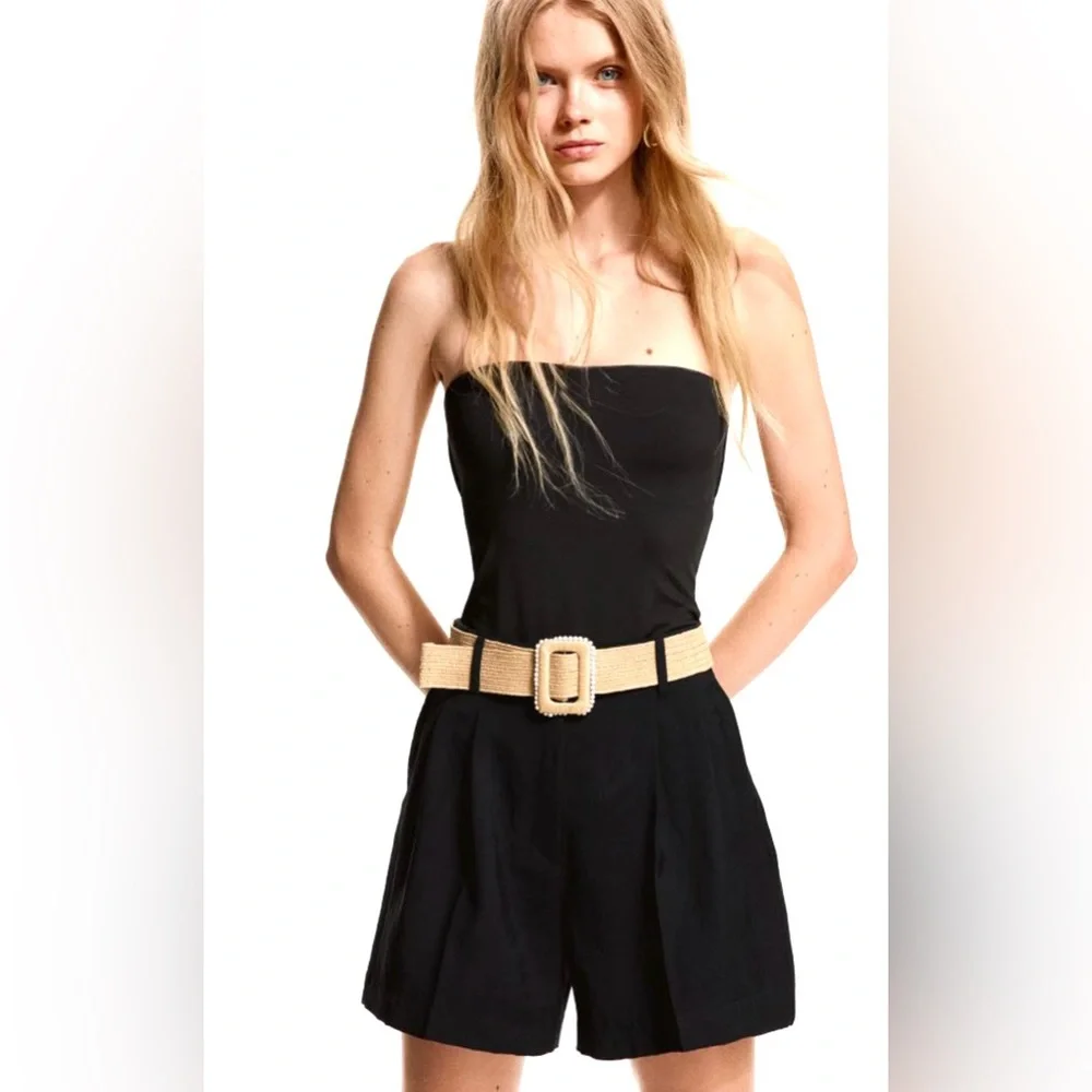 NWOT H&M black tailored high waisted pleated shorts with belt included Size 2.